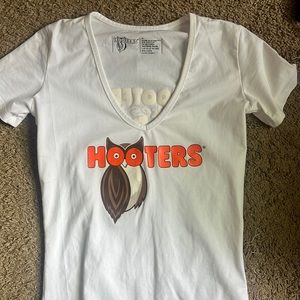 Hooters T-shirt